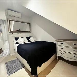  Homestay Fira Gran Via Ii